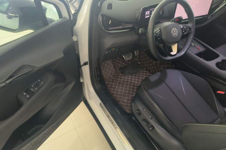 Used Volkswagen ID.UNYX 2024 Pro Long-Range Version
