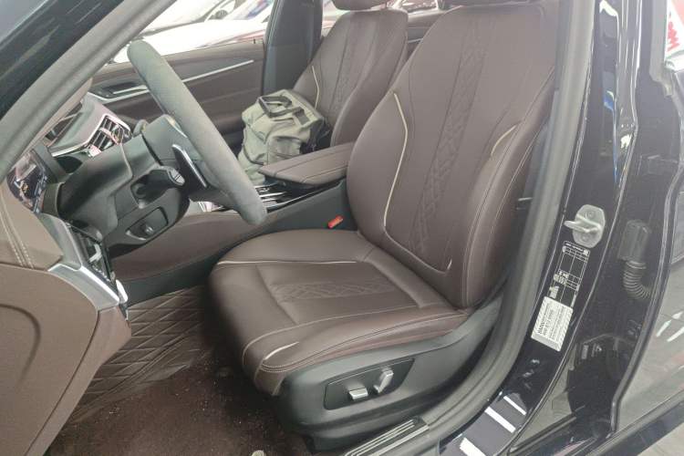 Used BMW 5 Series 2023 530Li Leading Model M Sport Package Left Front Seat