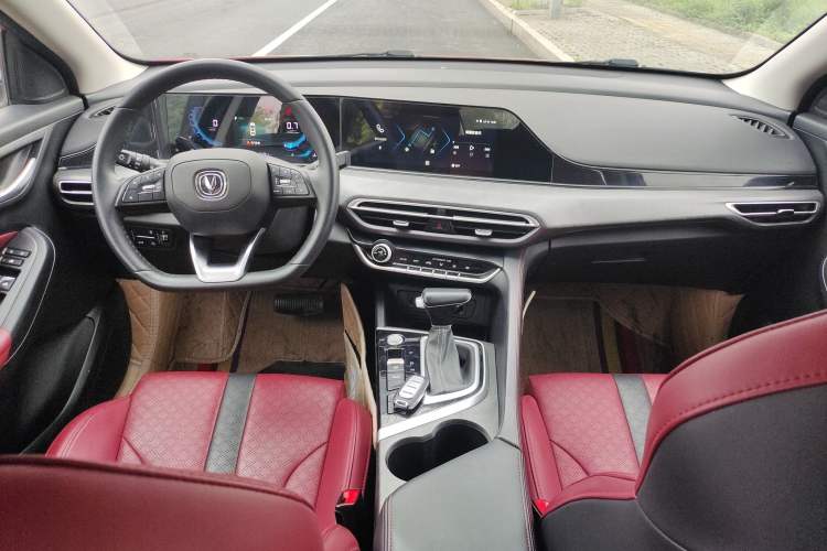 Used CHANGAN Eado 2021 PLUS Blue Whale NE 1.4T GDI DCT Prestige Model Center Console