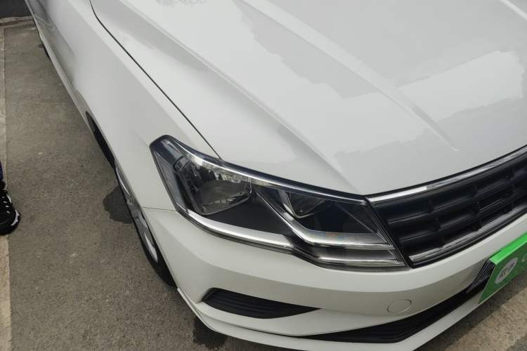 Used Volkswagen Jetta 2017 1.4L Manual Fashion Edition Right Front Headlight