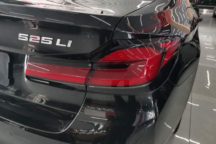 Used BMW 5 Series 2022 Second Facelift 525Li Luxury Package
