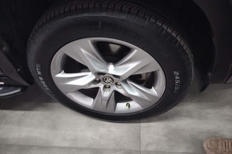 Used Toyota Highlander 2018 2.0T Four-Wheel Drive Luxury Version 7 Seats China VI Standard Right Front Wheel Hub