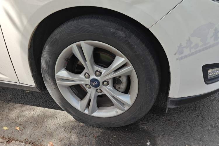 Used Ford Focus 2015 Sedan 1.6L Automatic Comfort Model
