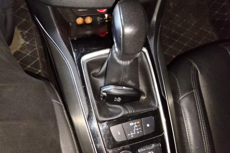 Used Peugeot 308S 2015 1.6T Automatic Ruichi Edition Gear Lever