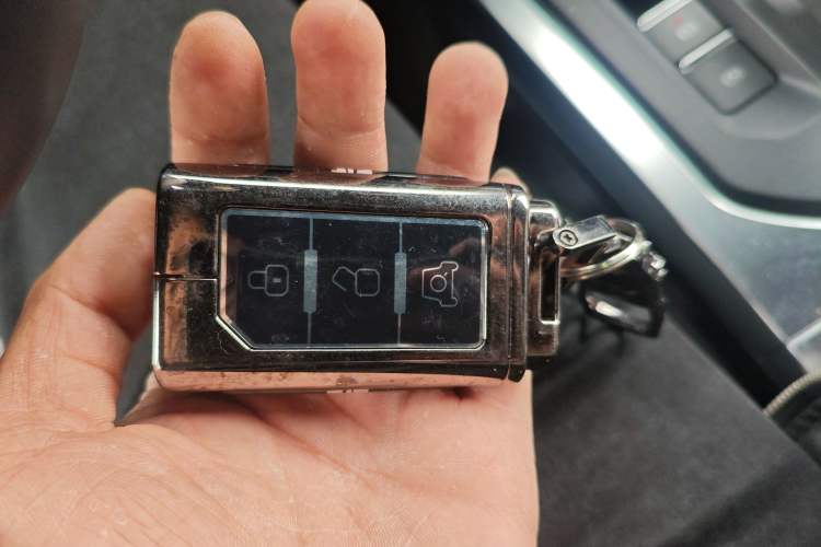 Used 212 T01 2024 2.0T Explorer
