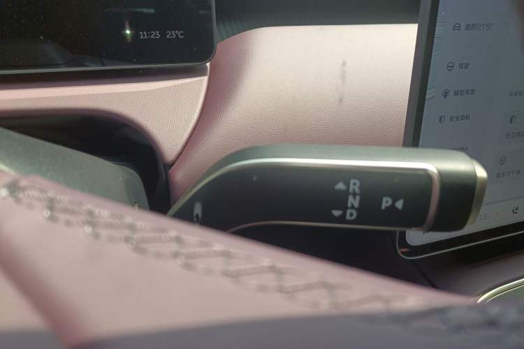 Used Nio ET5T 2025 75 kWh Touring Gear Lever