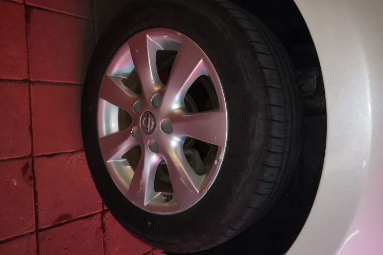 Used Nissan Tiida 2011 1.6L Manual Smart Version