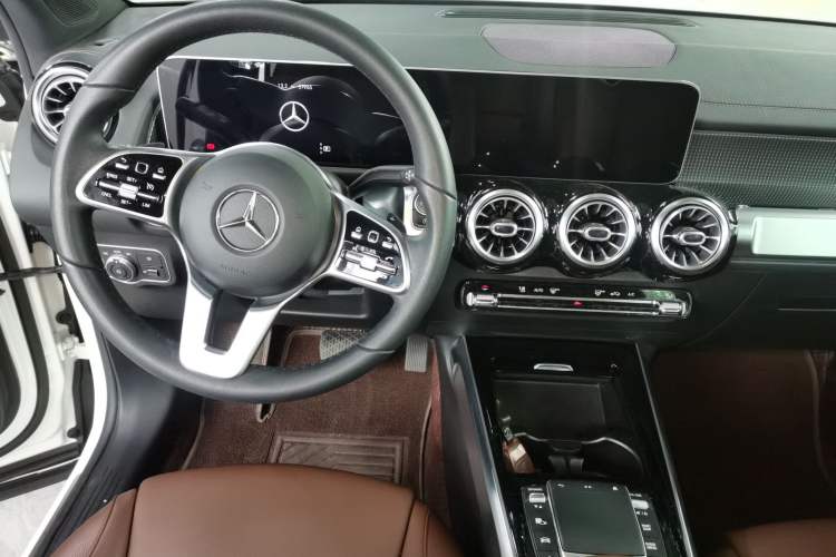 Used Mercedes-Benz GLB 2020 GLB 200 Stylish Edition Center Console