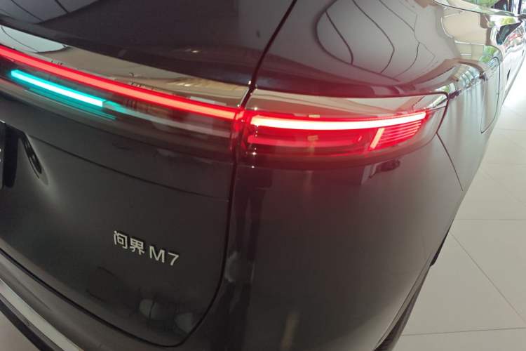 Used Hima AITO M7 2026 Model Range-Extending Max All-Wheel Drive 5-Seater Version Right Rear Taillight