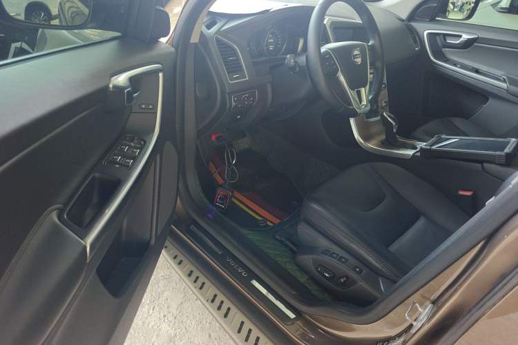 Used Volvo XC60 2017 T5 AWD Smart Upgrade Edition Driver Seat