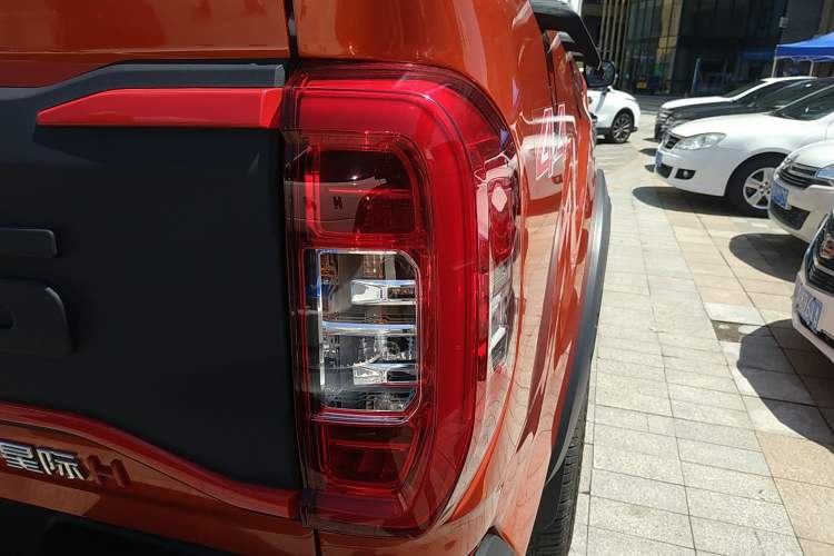 Used SAIC MAXUS Xingji 2023 Starry H 2.0T Automatic Diesel Dual-Turbo All-Wheel Drive Luxury Edition Long Wheelbase
