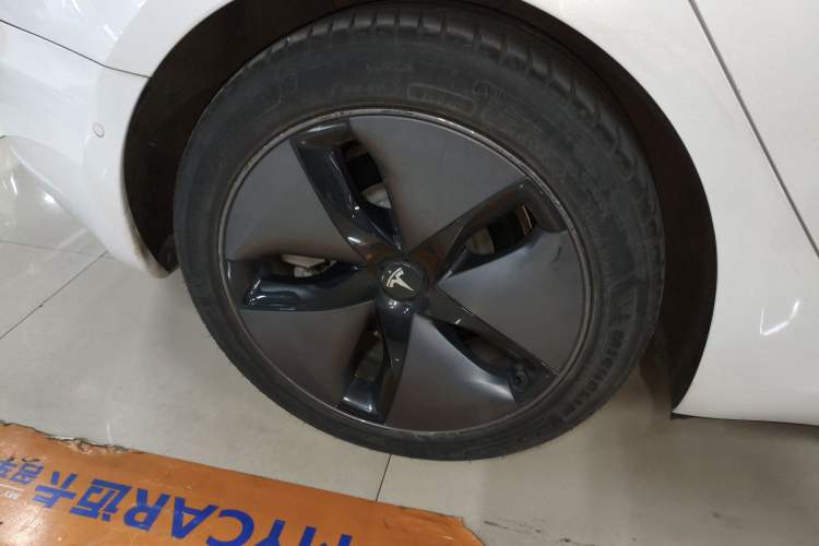 Used Tesla Model 3 2019 Long-Range All-Wheel-Drive Version
