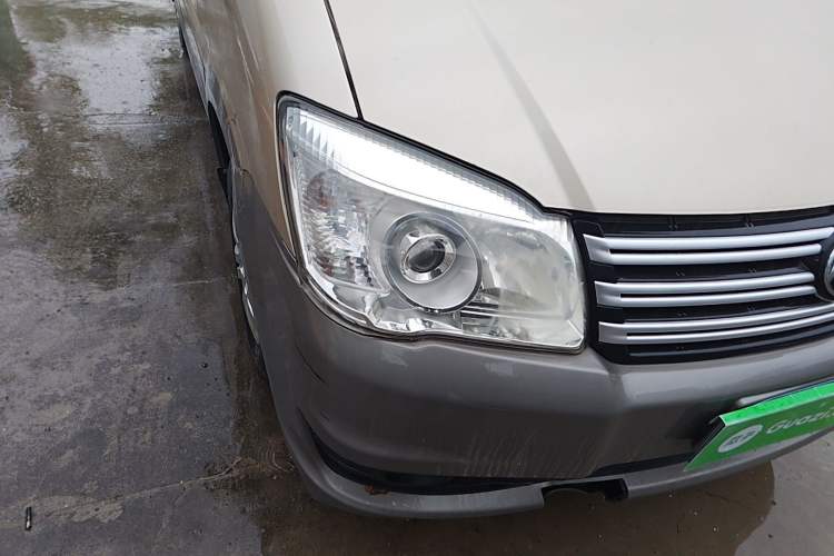 Used FORTHING Lingzhi 2017 Restyled M3L 1.6L 7-Seater Comfort Version Right Front Headlight