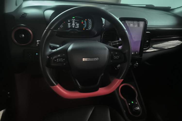 Used Chery QQ Little Ant 2022 Restyled Version Sweet Pink Edition Half-Sugar Version 30.6 kWh 30 kW 301 km Steering Wheel