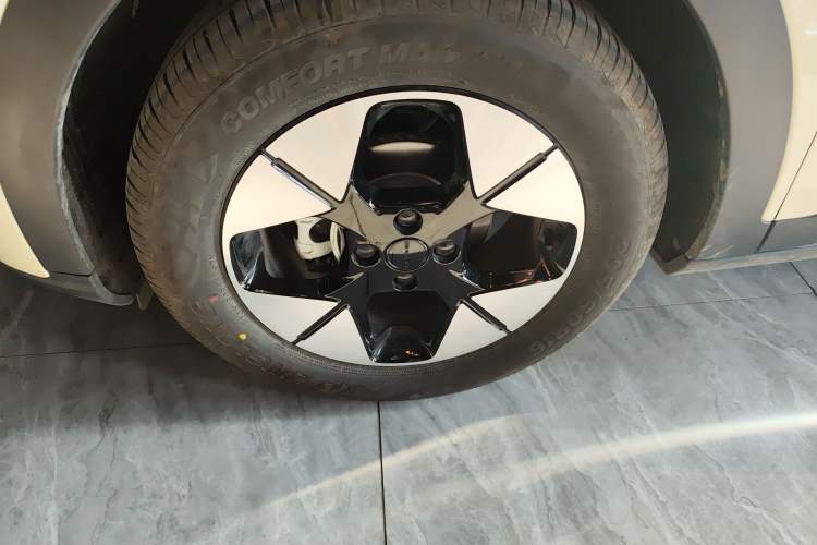 Used Geely Galaxy Geome 2025 UP 410km Exploration Edition Left Front Wheel Hub