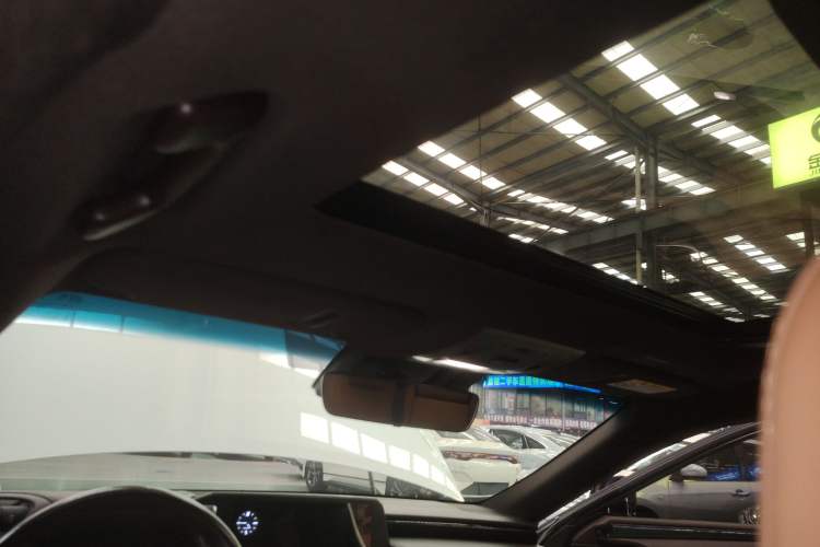 Used Lexus ES 2020 300h Deluxe Edition
