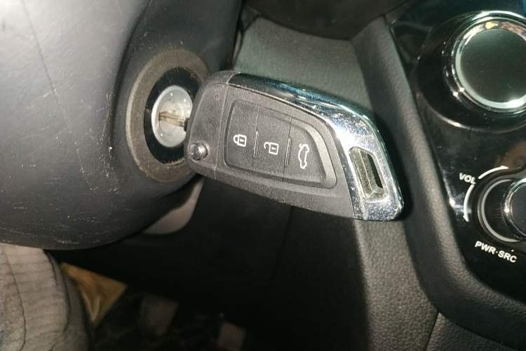 Used Kia K2 2015 Sedan 1.4L MT GLS
