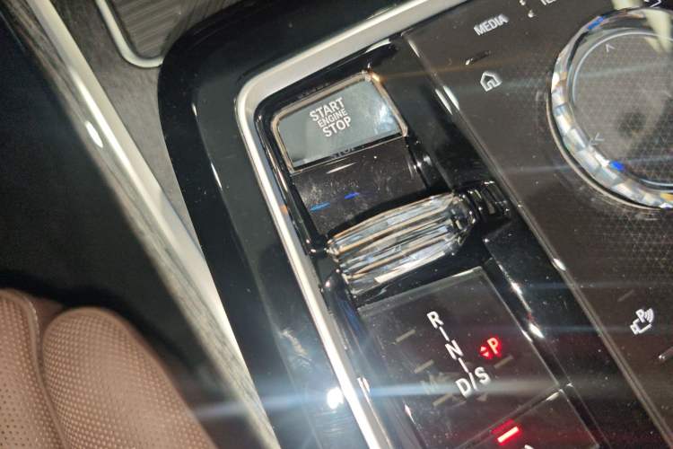 Used BMW 7 Series 2023 Restyled 740Li Luxury Edition M Sport Package Gear Lever