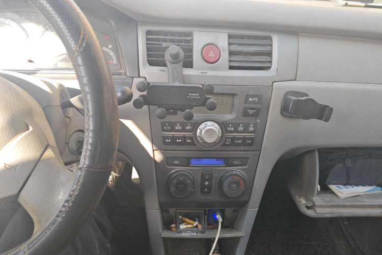 Used FAW Xiali N5 2011 1.3L Manual Luxury Edition Audio And AC Panel