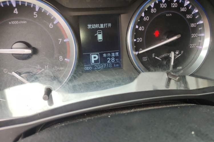 Used Toyota Highlander 2015 2.0T Four-Wheel Drive Luxury Edition 7-Seater Odometer Close Up