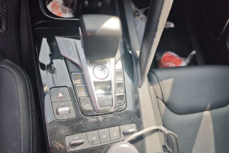 Used BYD Song Pro New Energy 2019 DM 1.5T Four-Wheel Drive Performance Edition Flagship Model Gear Lever