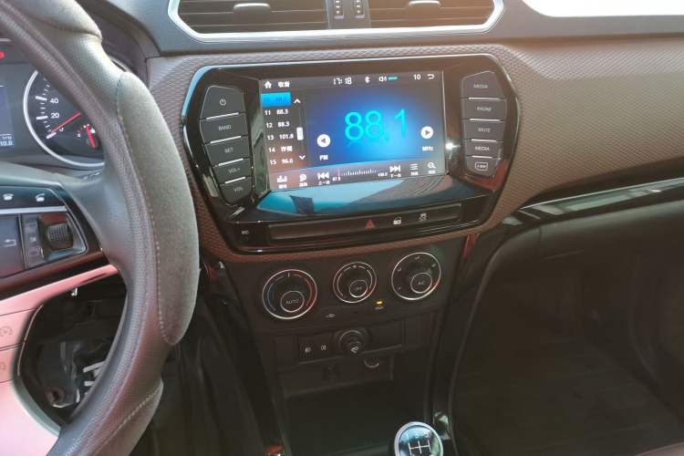 Used Great Wall Wingle 6 2017 2.4L Gasoline Two-Wheel Drive Elite Version 4G69
