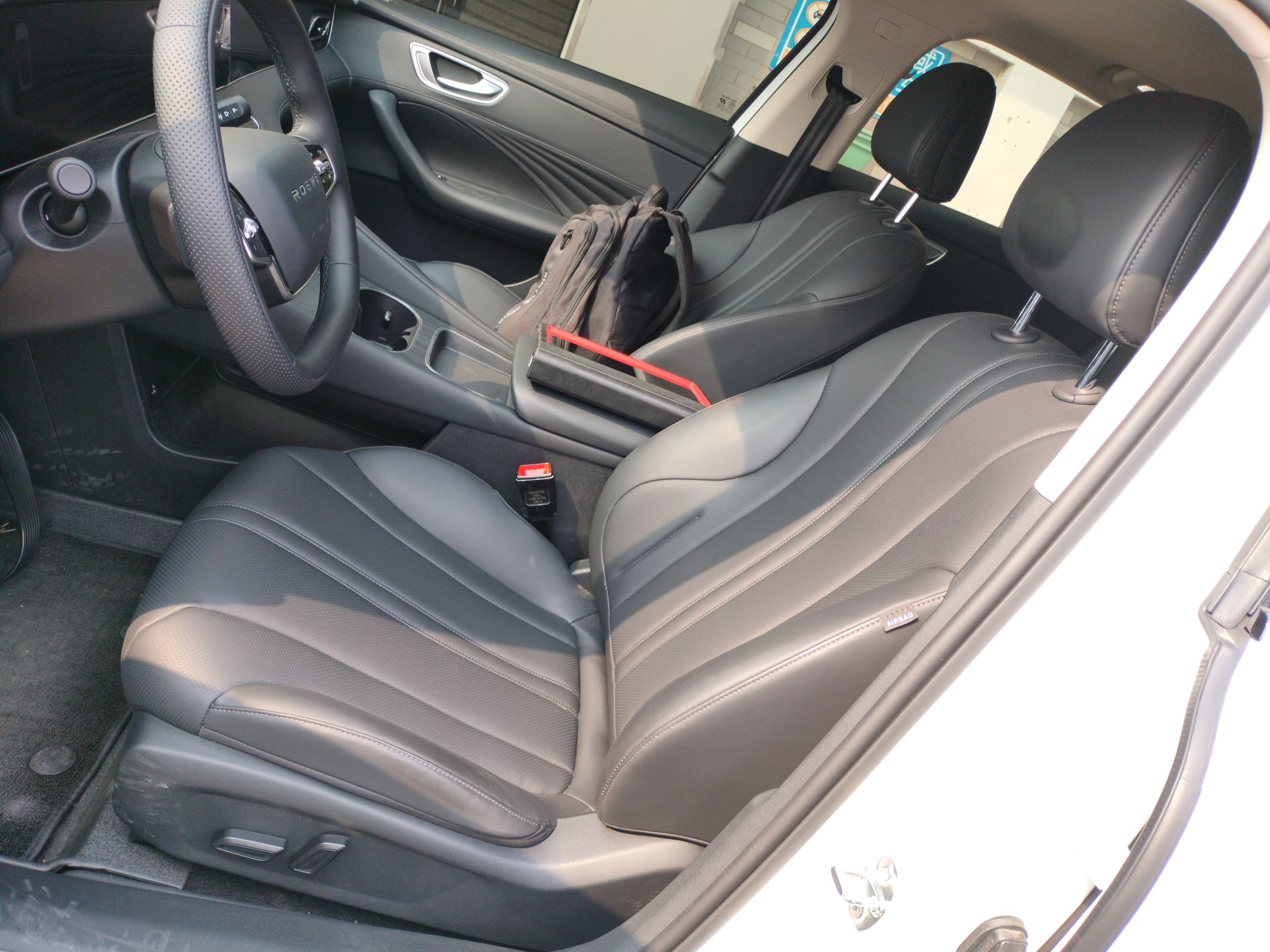 Переднее сиденье в автомобиле