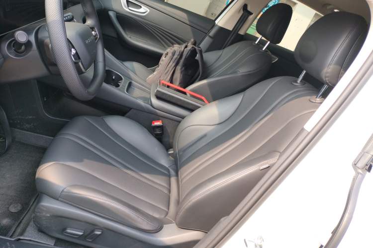 Used Roewe D7 2025 DMH 125km World Champion Edition