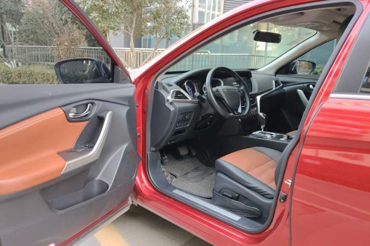 Used Venucia T90 2018 2.0L CVT Smart Connect Leading Edition China V Standard
