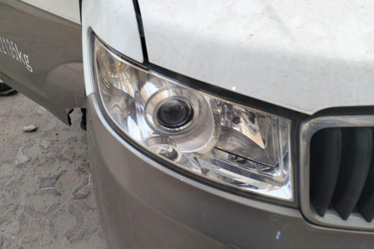 Used Jinbei Hiace X30 2023 1.5L Wealthy Van 2/5-Seater Non-Air-Conditioned Version SWC15M Right Front Headlight