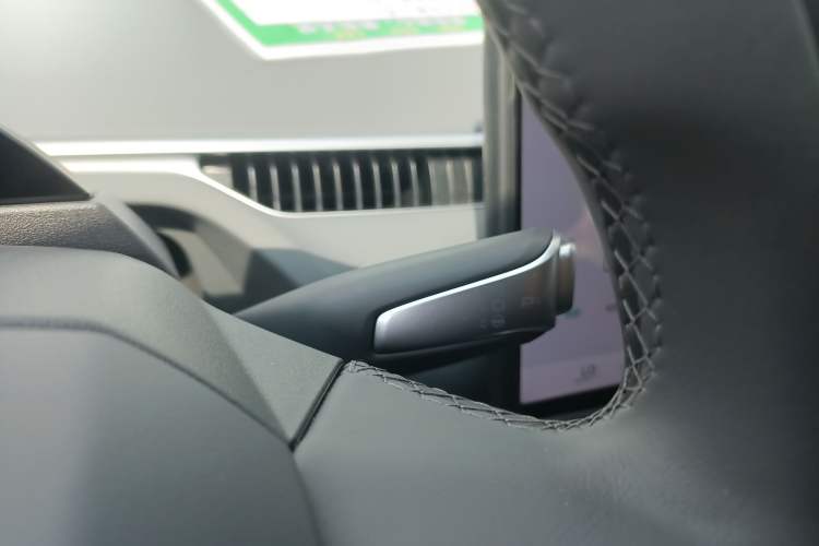 Used XPeng MONA M03 2024 620 with Ultra-Long Range Gear Lever