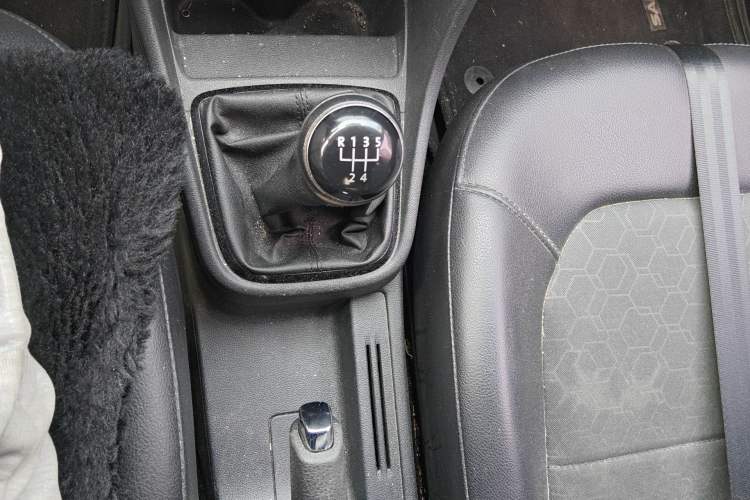 Used Volkswagen Santana 2015 1.6L Manual Comfort Edition
