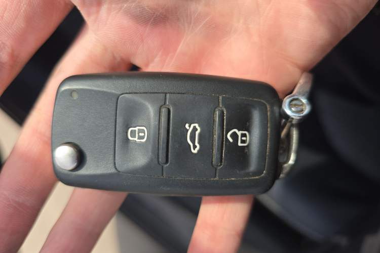 Used Volkswagen Santana 2016 1.6L Manual Comfort Edition Vehicle Key