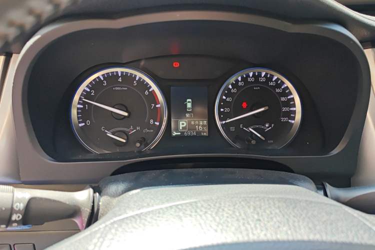 Used Toyota Highlander 2015 2.0T Four-Wheel Drive Luxury Edition 7-Seater Instrument Cluster