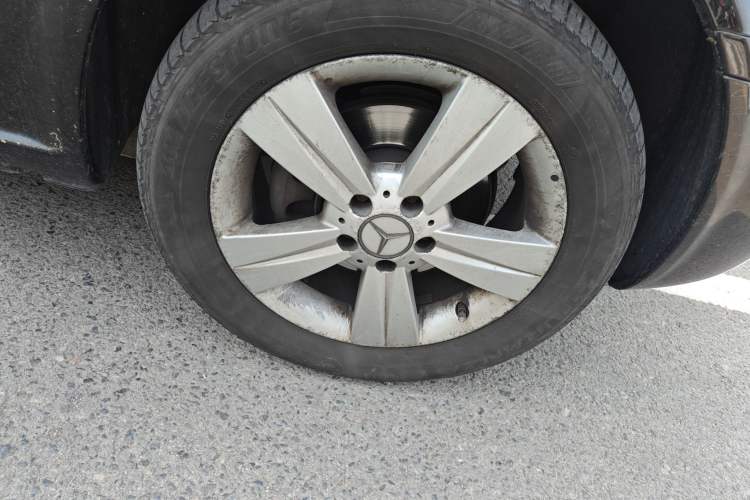 Used Mercedes-Benz Viano 2010 2.5L Prestige Edition Right Front Wheel Hub