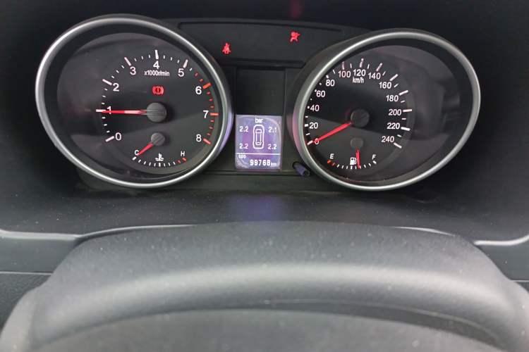 Used Haval H6 2013 Upgraded Model 1.5T Manual Two-Wheel Drive Elite Version Odometer Close Up