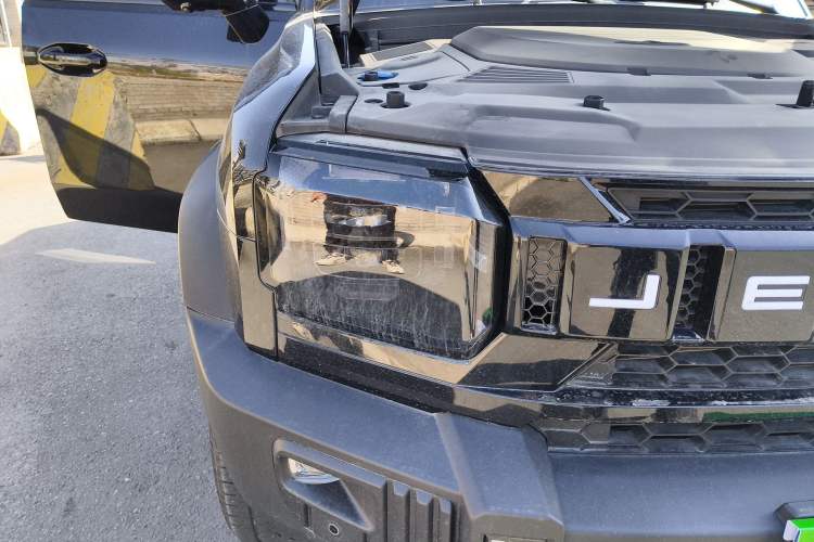 Used JETOUR Traveler 2023 2.0T Four-Wheel Drive Conqueror Right Front Headlight