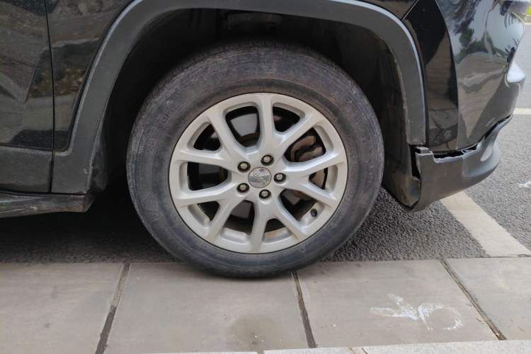 Used Jeep Cherokee 2016 2.0L Leading Edition Right Front Wheel Hub