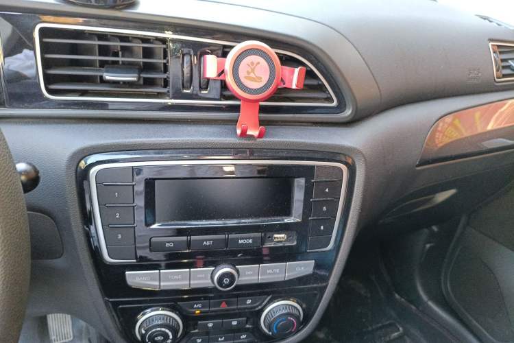 Used FAW Junpai D60 2017 1.5L Manual Standard Edition Audio And AC Panel