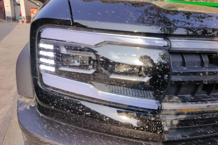 Used Formula Leopard 5 2023 Navigator Edition
