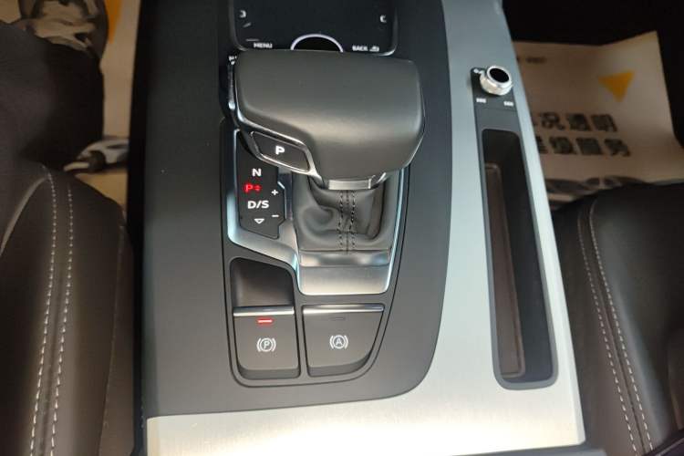 Used Audi Q5L 2020 Updated 40 TFSI Prestige Fashion Edition Gear Lever
