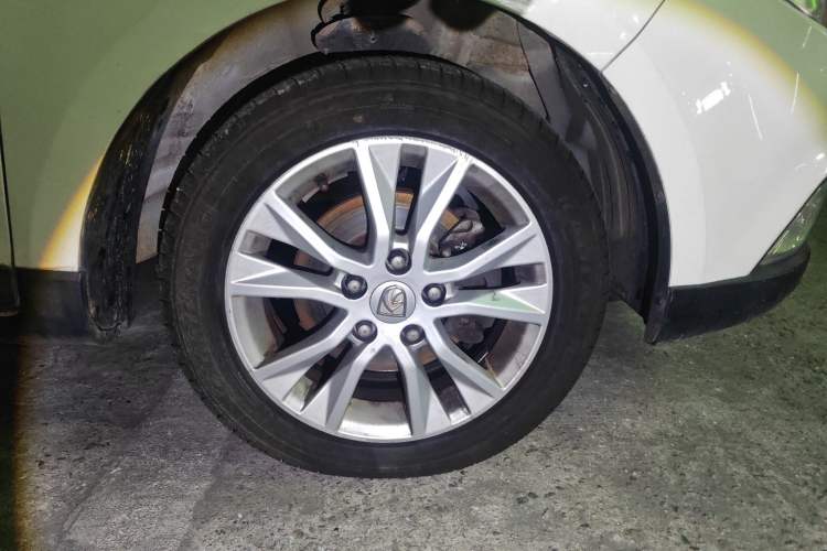 Used Baojun 730 2014 1.5L manual luxury trim 7 seats
