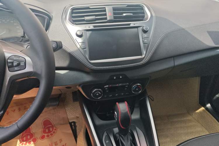 Used Ford Escort 2017 Happiness Edition 1.5L Automatic Fashion Version Audio And AC Panel