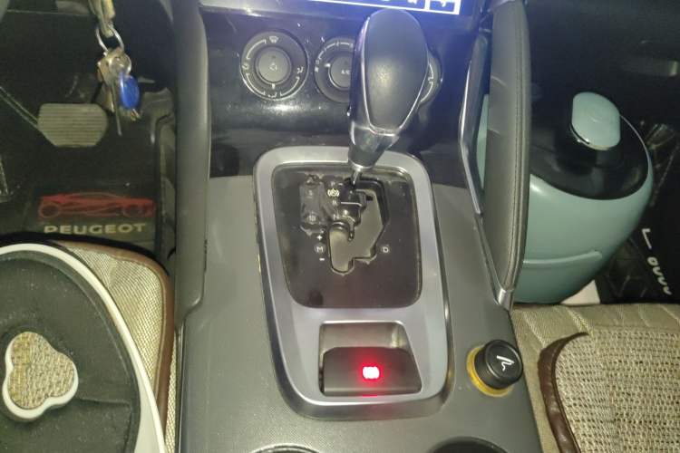 Used Peugeot 3008 2018 2.0L Automatic Classic Edition Gear Lever