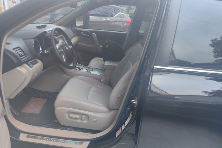 Used Toyota Highlander 2012 2.7L Two-Wheel Drive 5-Seater Sport Edition
