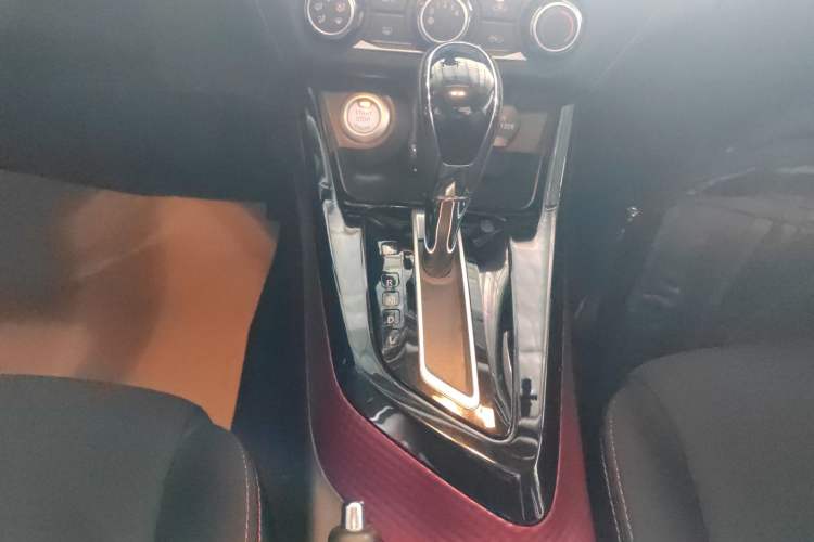 Used Nissan Lannia 2019 1.6L CVT Smart Connect Smart Cool Version China VI Standard Gear Lever