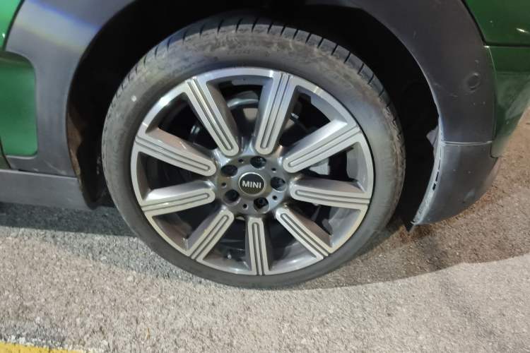 Used MINI Clubman 2023 Refresh 1.5T COOPER Connoisseur Right Front Wheel Hub