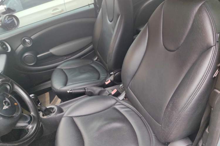 Used MINI 2011 1.6L ONE
