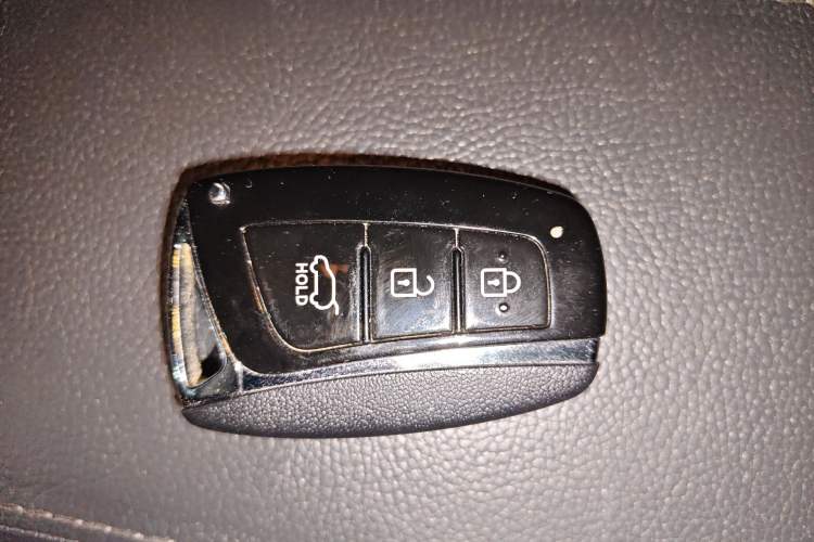 Used Hyundai Santa Fe Classic 2013 3.0L 4x4 Premium Edition 7-Seater Euro IV