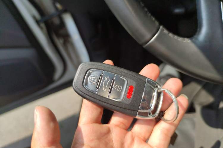 Used Audi Q3 2018 30th Anniversary Edition 30 TFSI Fashion Model Vehicle Key